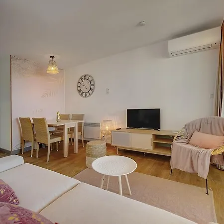 Immogroom - 2 Sea View Renovated - Pool - Terrace - Parking Apartment